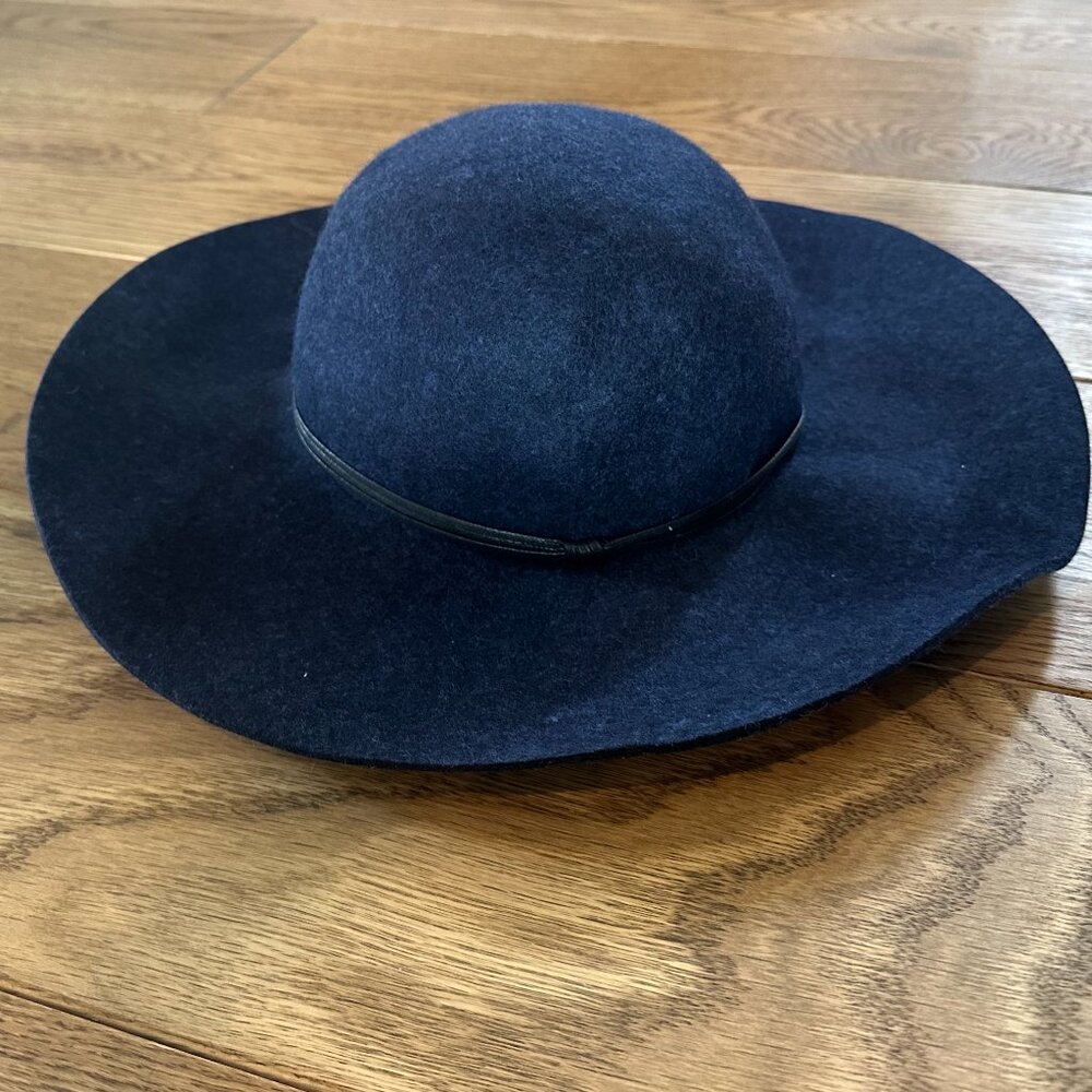 New w/ tags, Nordstrom Felt Hat, Navy